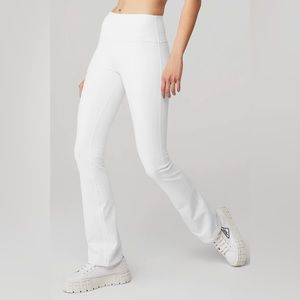 Alo airbrush high waist 7/8 bootcut legging size small white